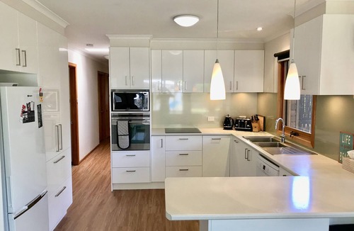 Point Lonsdale House | House in Old Lonsdale house, close to beach & footy oval, with comfortable beds