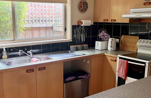 Rosebud House | House in Rosebud walking distance to beach, shops and parks