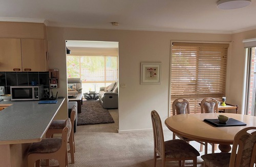 Rosebud House | House in Rosebud walking distance to beach, shops and parks