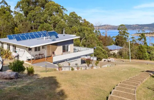 Randalls Bay House | House near the beach