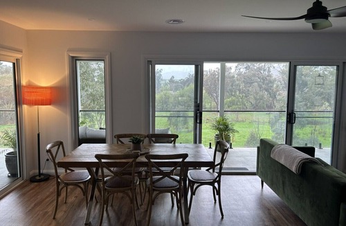 Wodonga House | House on the hill | Kangaroo lookout