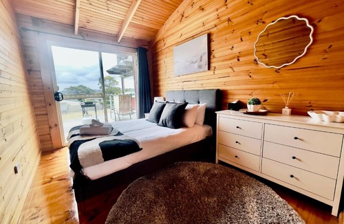 Stieglitz House | House with bay views - St Helens family escape
