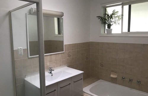 Wamberal House | House with spa, walking distance to beach