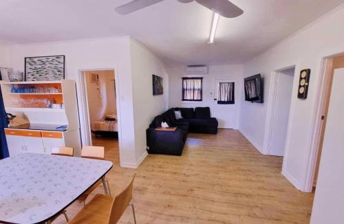 Lake Wangary House | Howsthaserenitee - 3BR house with bay views