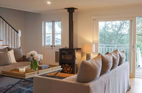 Berry House | Huckleberry House - charming house in Berry