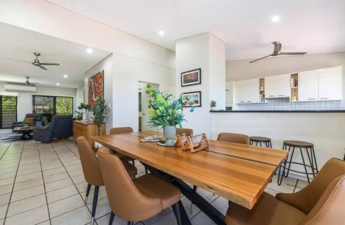 Bayview Apartment | Huge Stylish Townhouse