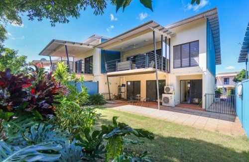 Bayview Apartment | Huge Stylish Townhouse