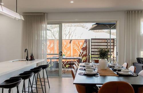 North Rothbury House | Hunter Valley 5 Bedroom Luxury Hot tub Escape