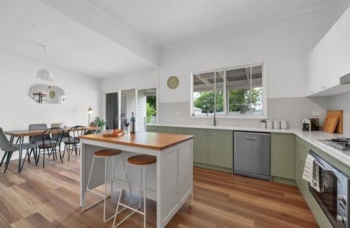 Aberdare House | Hunter Valley Cottage · Hot Tub · Fireplace · Pet Friendly