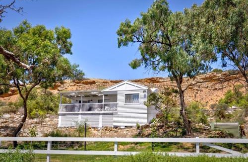 Younghusband House | Huntuby - 1908 East Front Road