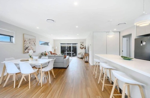 Warrane Villa | "Huon Villa" No.8 – 10 Mins to Airport/CBD.