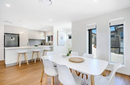 Warrane Villa | "Huon Villa" No.8 – 10 Mins to Airport/CBD.