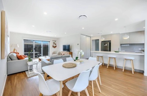 Warrane Villa | "Huon Villa" No.8 – 10 Mins to Airport/CBD.