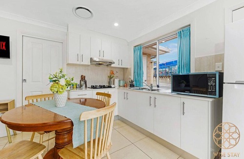 Hurstville House | Hurstville 2Br Granny flat near Shopping & Train