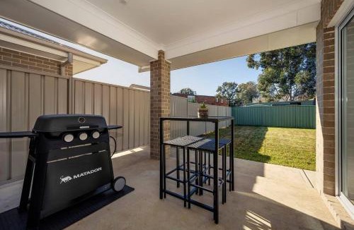 Central Mudgee House | 'Huxley House' An Elegant Mudgee Retreat with Backyard