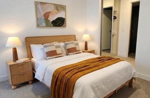 City East Apartment | Iconic Canberra Views with Pool and Gym - Hosted by Canstay
