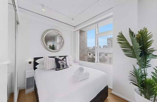 Lavender Bay Resort | Iconic Harbour Bridge & Opera House Views