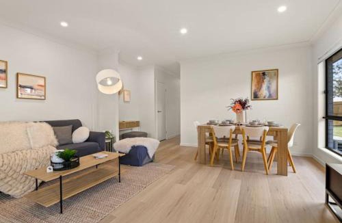 Browns Plains House | Ideal for Getaway - 3BR home