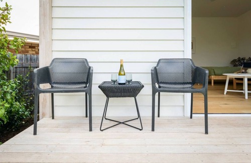 Dunsborough House | Ideally Located Modern Studio Apartment