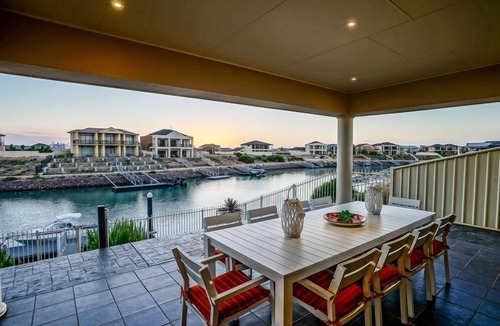Wallaroo House | IDLE TIMES - Luxury on Copper Coast Marina