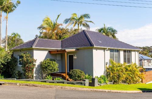 Dee Why House | Idyllic 4-Bed Home With Alfresco Area Near Beach