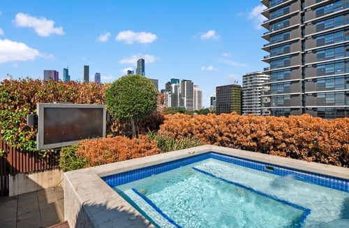 Melbourne Central Business District Apartment | Ikebana 1BR with Walk to CBD & Queen Vic Market