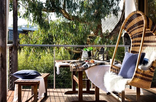 Hepburn House | Impressive Cabin with Hot-tub, Sauna, Fire pit and Pool Table in Hepburn, Victoria