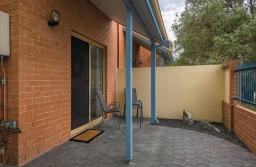 Middleton Beach House | In the heart of Middleton Beaches café precinct, this 2 storey townhouse awaits