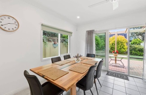 Torquay House | Incredible location - Steps to Torquay’s Cafés & Beaches Pet Friendly