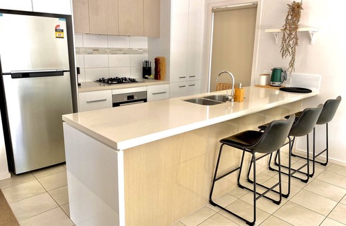 Torquay House | Indoor Fire Place- Walk to beaches,cafes,kids playground and oval