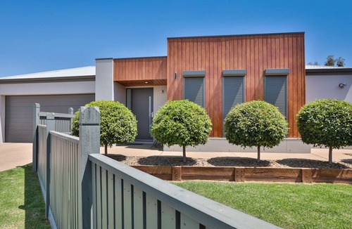 Mildura House | Indulge Luxury Homes - Dockside Marina