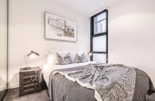 Collingwood Apartment | IndustrialStyle Pad in Cool Grungy Neighborhood