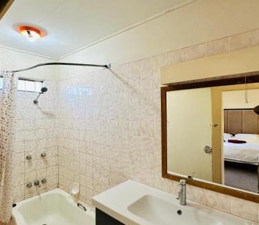 Soldiers Hill Hotel | Inland Oasis Motel