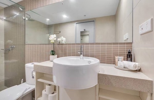 Darwin City Centre Apartment | Inner CBD Hotel Studio Apartment, High Rise Harbour Views, Balcony, Pool & Gym