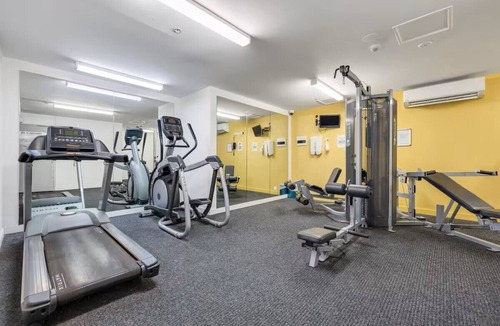 Darwin City Centre Apartment | Inner CBD Hotel Studio Apartment, High Rise Harbour Views, Balcony, Pool & Gym