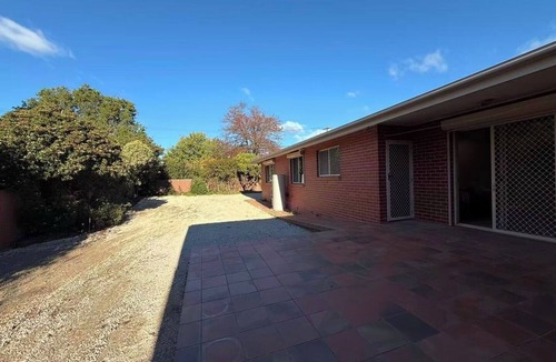 Turner House | Inner North Gem | King Room Near ANU and City Centre