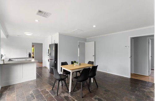 Craigmore House | Inviting 5 Bedroom Home – Warm, Cosy & Spacious