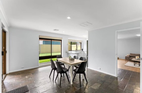 Craigmore House | Inviting 5 Bedroom Home – Warm, Cosy & Spacious