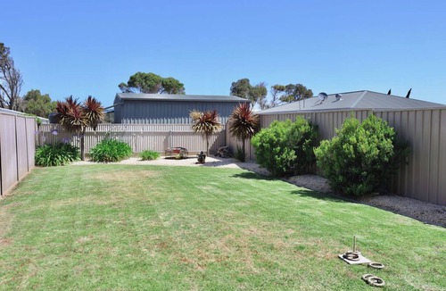 Waterhouse House | Iona Blue 2 bedroom Townhouse 200m to restaurants & shops
