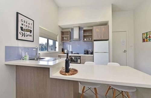 Pokolbin Villa | Ironbark Hill Spa Bath Villa 4 - Novato