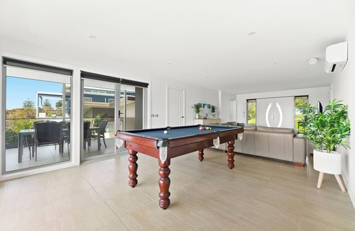 Tuross Head House | Island View- Beachside Bliss: Steps to the Sand and Stunning Views