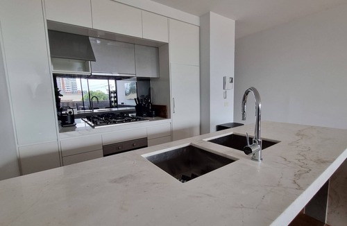 Port Melbourne Apartment | It's Melbourne - by the Beach!