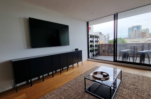 Port Melbourne Apartment | It's Melbourne - by the Beach!