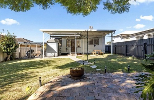 Cessnock Cottage | Jacaranda Cottage Hunter Valley - Only 5mins to Pokolbin & the Hunter Valley