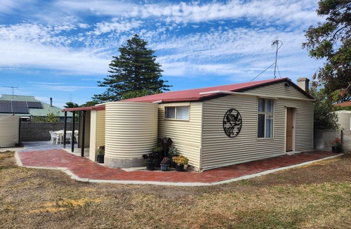 Kingscote House | Jack's Tidal Pool Shack