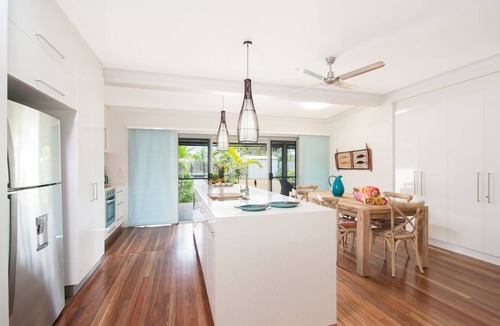 Newell House | Jalun Bayun – Luxury Beachfront Holiday Accommodation in Newell Beach