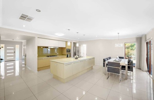 Point Cook House | Jamieson Retreat – Spacious Family Escape Near Sanctuary Lakes & Coast