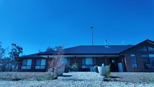 Binjura House | Janaki Farmhouse - 5 Bedroom House Villa at Top of Cooma