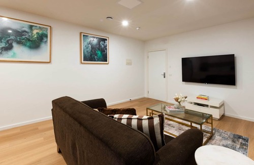 Ivanhoe Apartment | Jasandro Ivanhoe Base 19