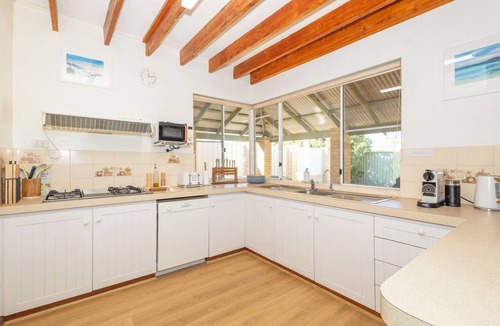 Jurien Bay House | JBay Hideaway: 4 BR, 2 BA House in Jurien Bay, Sleeps 8